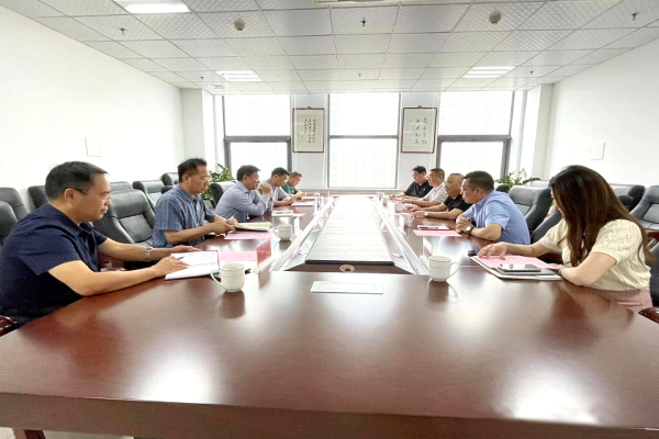 蓝狮在线测速董事长杨晓初一行赴山东省畜牧兽医局、济南银座采配中心交流座谈